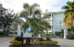 Property grounds - Newly Renovated HUGH 1750 S/F 3 Bdedroom 2 1/2 Bath Condo W/Elevator (Port Charlotte)