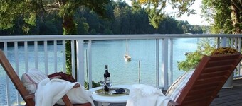 Lovely Waterfront Cottage, reserve su escapada ahora!