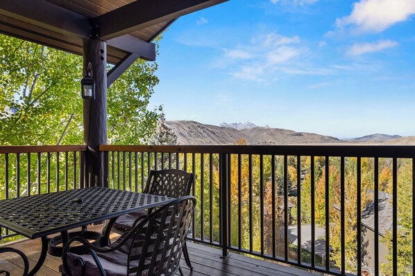 Outdoor dining - Outpost: Grand View 334 - AC and Teton Views (Jackson)