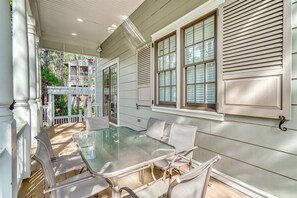 Outdoor dining - Experience Watercolor! Luxury 5BR Retreat Just Steps to Camp WaterColor with Golf Cart & Bikes (Santa Rosa Beach)