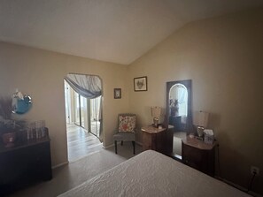 1 slaapkamer, een bureau, een strijkplank/strijkijzer, gratis wifi