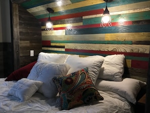 1 bedroom, bed sheets