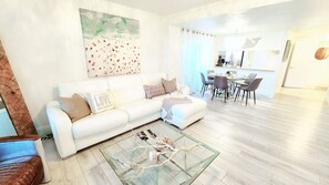 Smart TV, reproductor de DVD y libros 
