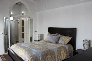 2 多间卧室、办公桌、熨斗/熨衣板、WiFi