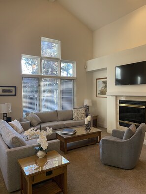 Smart TV, fireplace, DVD player, books