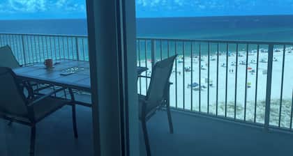 * LIGHTTHOUSE 802 King Master -huoneessa + kerrossänky + Queen Sleeper * BEACHFRONT * 3 uima-allasta!