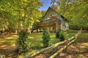 Exterior - Riverfront, loud rapids, screen porch-River's Echo (neighboring Rapids' Echo (Ellijay)