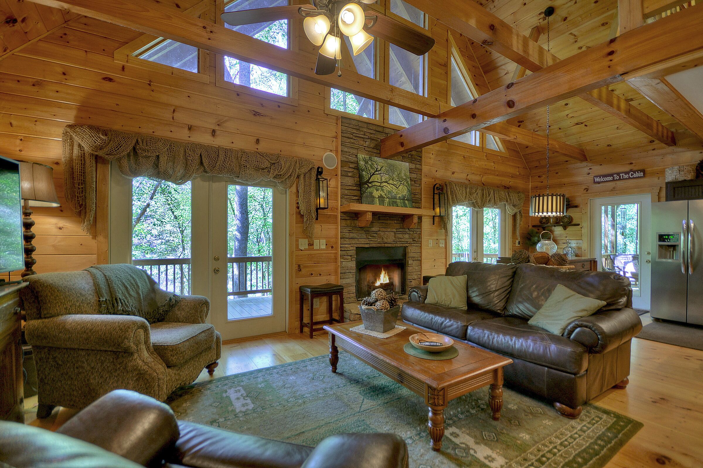 Smart TV, fireplace, ping pong, books