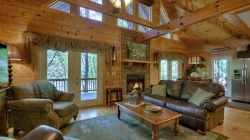 Smart-TV, Kamin, Tischtennisplatte, BĂŒcher