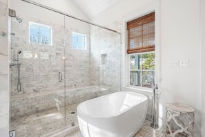 Combined shower/tub, hair dryer, towels - Seagrove Charm! Private Pool, 6 Bikes, Golf Cart, Close to Beach! Perfect 30A Vacation Retreat! (Santa Rosa Beach)
