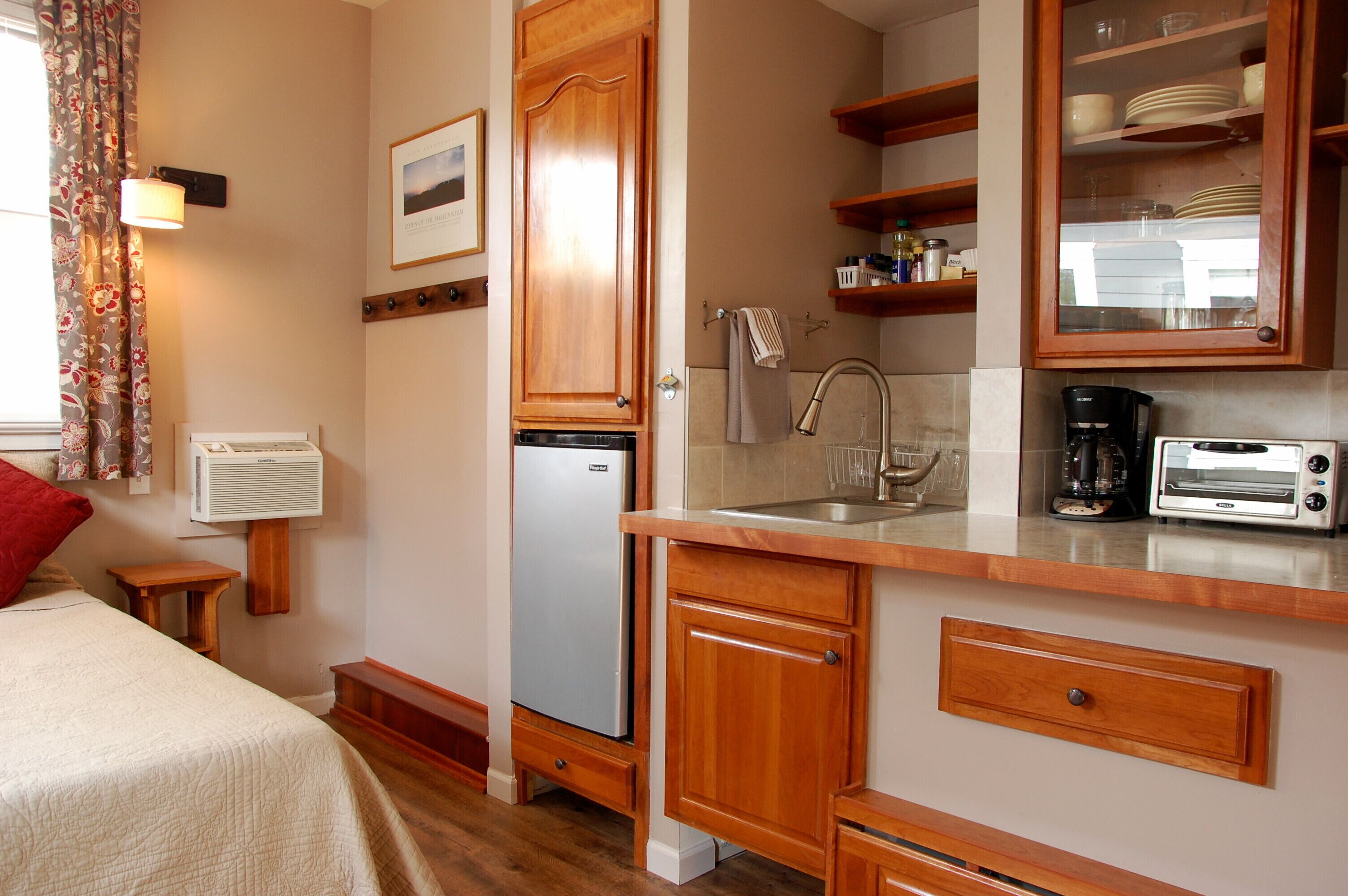 Tabla de planchar con plancha, wifi gratis, ropa de cama