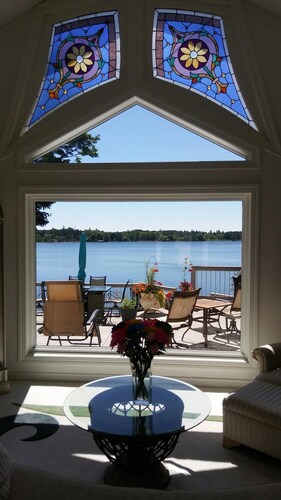 A Gem of a lake home on Gorgeous Pike Lake 15 Minutes From The Duluth Harbor