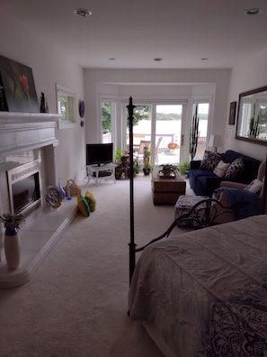 3 bedrooms, iron/ironing board, travel crib, free WiFi