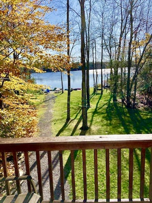 Property grounds - Beautiful Lakefront w Hot Tub, Sauna, Boats, Beach, Pool Table, 5min to Kalahari (Pocono Summit)