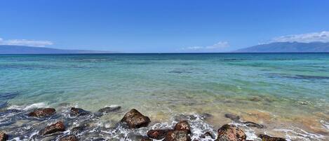 Ubicación a pie de playa, tumbonas y toallas de playa