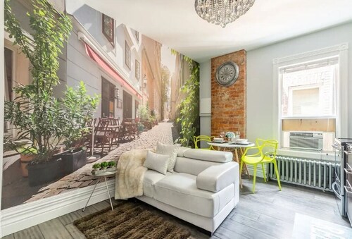 Elegant style 1 BR suite Walk to Lake City Downtown