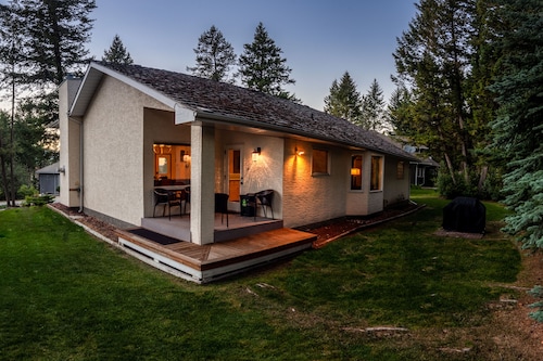 Belle maison au Riverside Golf Resort avec des lits confortables