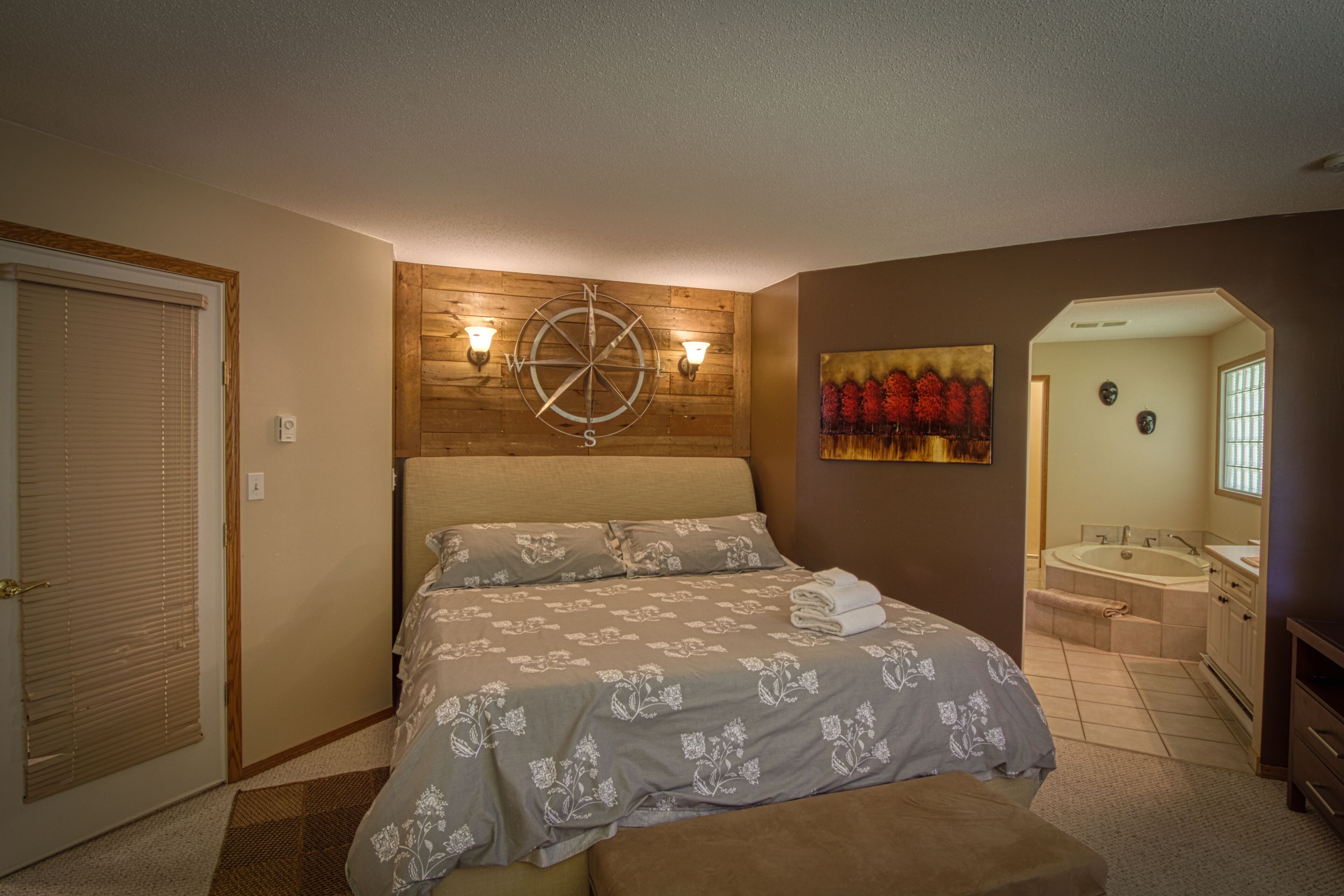 3 habitaciones, escritorio, tabla de planchar con plancha y wifi gratis 