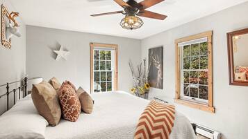 3 bedrooms, iron/ironing board, free WiFi, bed sheets