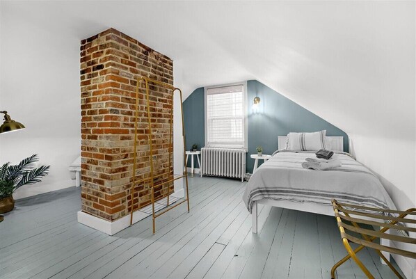 4 bedrooms, iron/ironing board, free WiFi, bed sheets