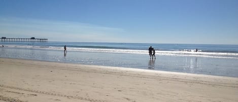 In Strandnähe, Liegestühle, Strandtücher
