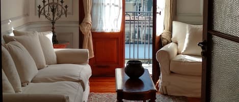 Télévision, chaîne hi-fi