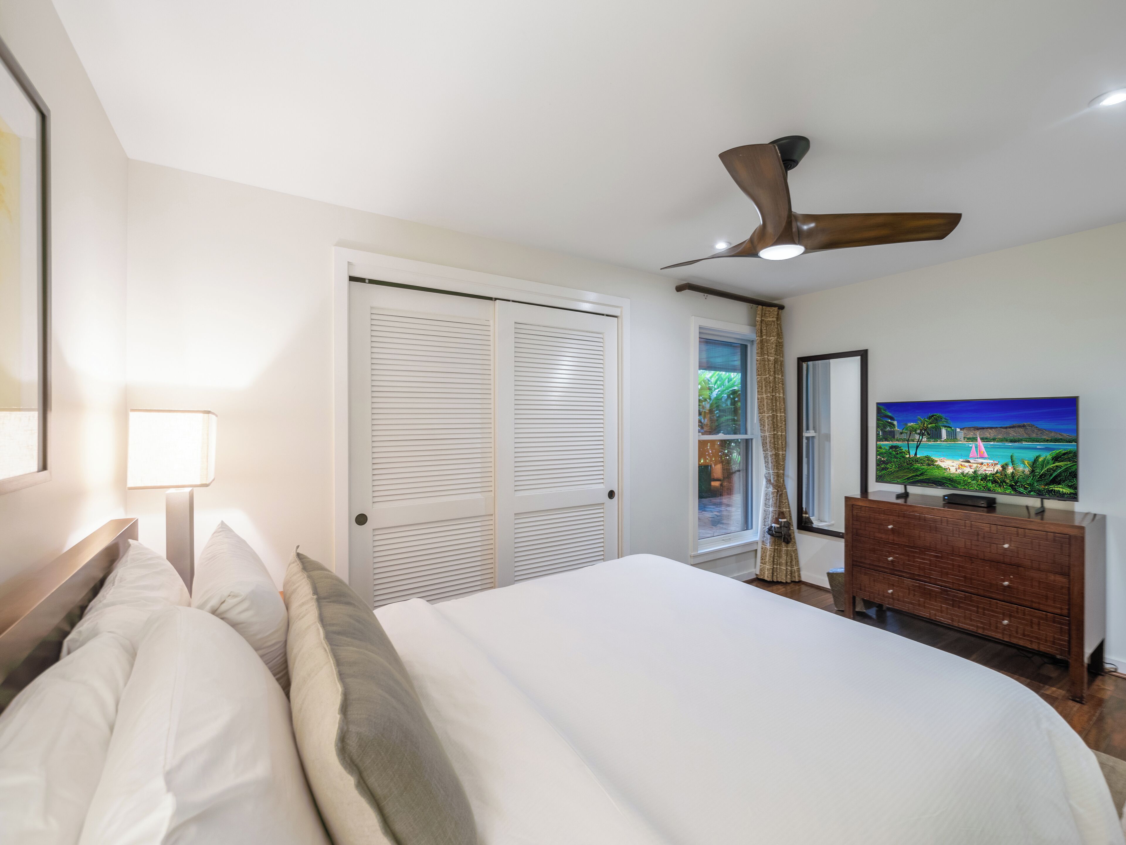 3 bedrooms, in-room safe, desk, iron/ironing board