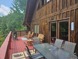 Outdoor dining - Mtn Views/Hot Tub/Private Deck! (Sevierville)