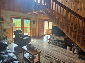 Smart TV, fireplace, DVD player, books - A Mountain Experience to Remember! (Sevierville)