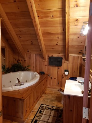 Shower, jetted bath, hair dryer, towels - Mtn Views/Hot Tub/Private Deck! (Sevierville)