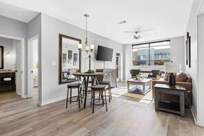 Interior - Luxurious Large 2 bed 2 bath Downtown Condo- #302 (Nashville)