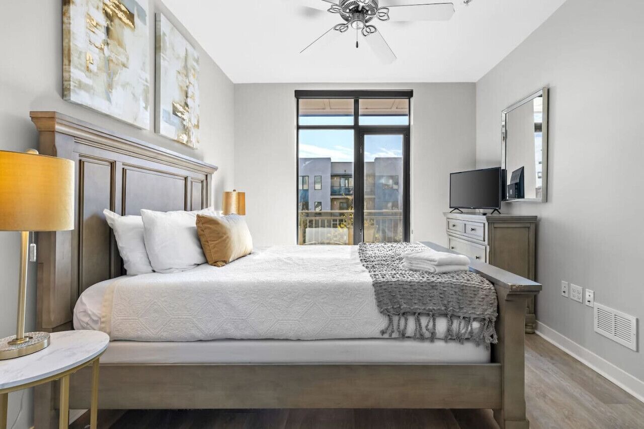 2 bedrooms, desk, iron/ironing board, WiFi