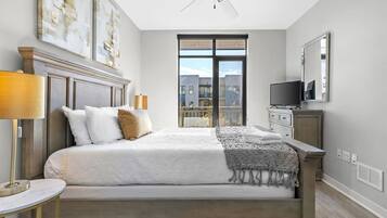 2 bedrooms, desk, iron/ironing board, WiFi