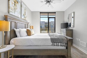 2 bedrooms, desk, iron/ironing board, WiFi