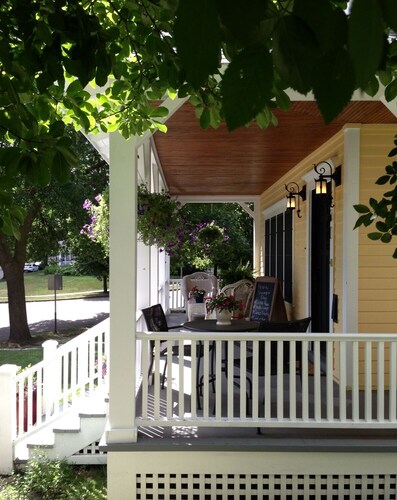 COMFORT and CHARM - Stay in St. Paul's FAVORITE rental in historic Summit Hill!