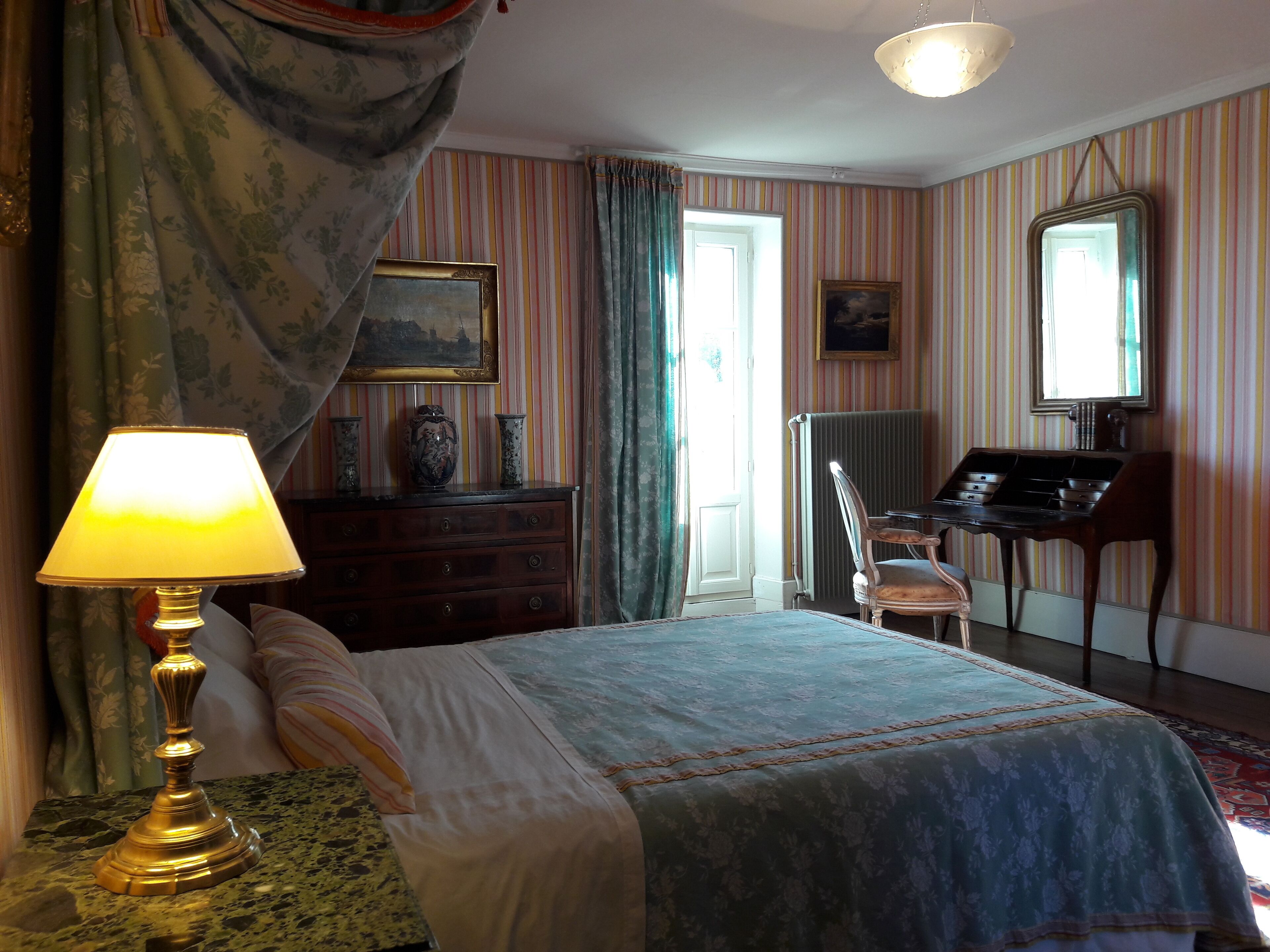3 quartos, ferros/tábuas de passar roupa, Wi-Fi, roupa de cama