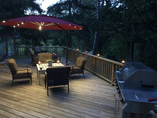 Outdoor dining - Charming Mountain Retreat Lg Mod/Kit on Stream/Fire-pit/Hot Tub (Windham)