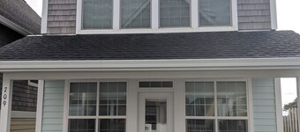 Classic Beach House in Historic Nye Beach. Pet Friendly. Walk to the Beach