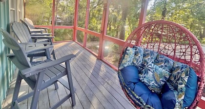 Private Cottage, Pool & Boat Slip Access