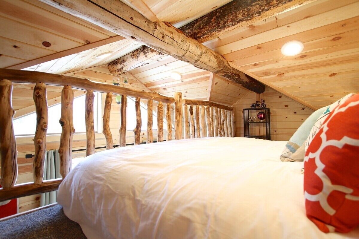 1 bedroom, iron/ironing board, travel crib, WiFi