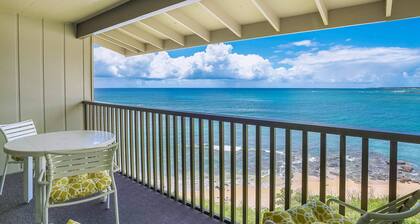 Charming Oceanfront Top Floor Condo at Wailua Bay with Stunning Views and Local Fisherman Sightings!