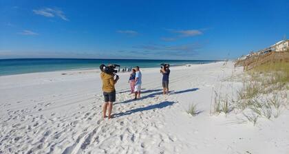 HGTV home! 60 seconds to Beach! Great for Families! Ocean view Sleeps 12