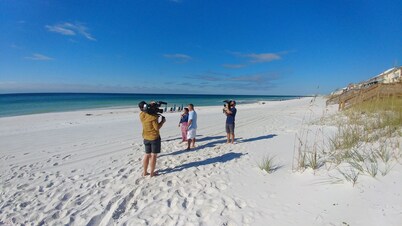 HGTV home! 60 seconds to Beach! Great for Families! Ocean view Sleeps 12