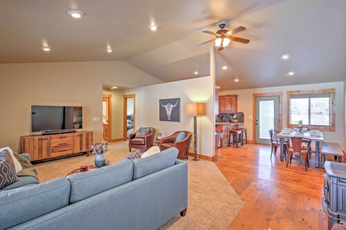 Mary Ann's Mountain Maison - ski 3 resorts; garage; walk to town