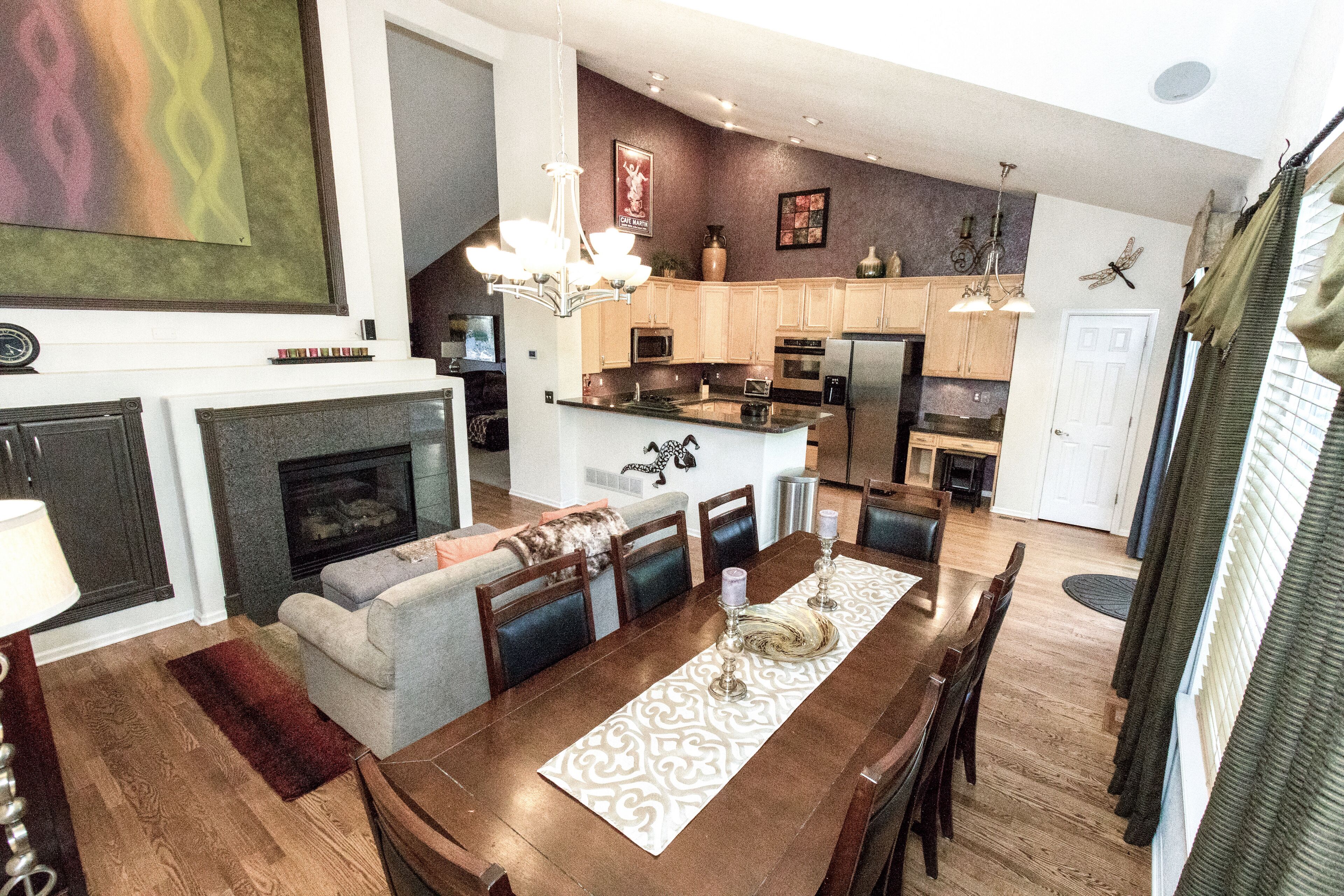 Welcome home to your beautiful and comfy place 6 bdrm close to everything! 