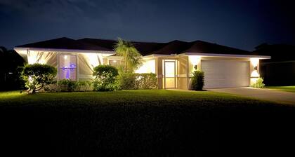 Modern 3 bedroom, 2 bath getaway with HEATED private pool and jacuzzi