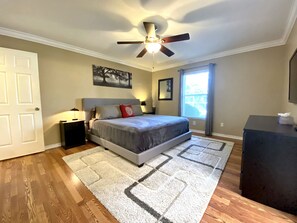 3 camere, una scrivania, ferro/asse da stiro, Wi-Fi gratuito