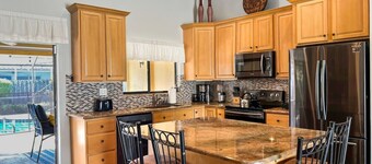 *5 STAR* Family Friendly 3 Bed Home w. Heated Pool