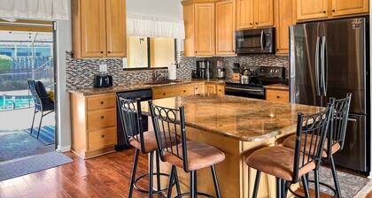 *5 STAR* Family Friendly 3 Bed Home w. Heated Pool