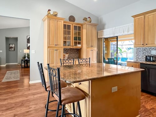 *5 STAR* Family Friendly 3 Bed Home w. Heated Pool